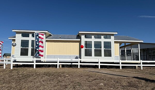 Smart Cottage / Falcon L40EP8 LOT MODEL SPECIAL / **NOW Only $150,382** Exterior 89434