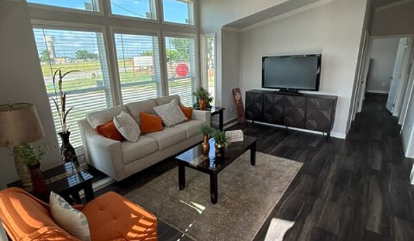 Smart Cottage / Falcon L40EP8 LOT MODEL SPECIAL / **NOW Only $150,382** Interior 89424
