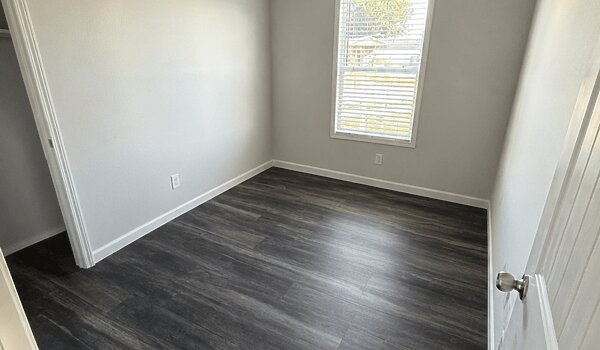 Smart Cottage / Falcon L40EP8 LOT MODEL SPECIAL / **NOW Only $150,382** Interior 89427