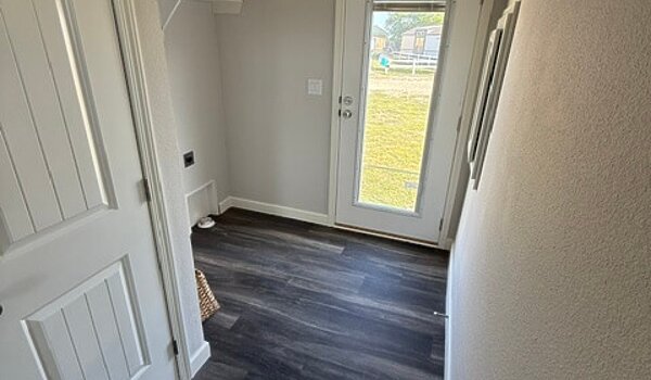 Smart Cottage / Falcon L40EP8 LOT MODEL SPECIAL / **NOW Only $150,382** Interior 89431