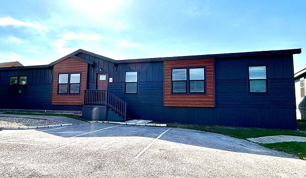 Luxe Haven - New To The Market! / 32724A Interior 83540