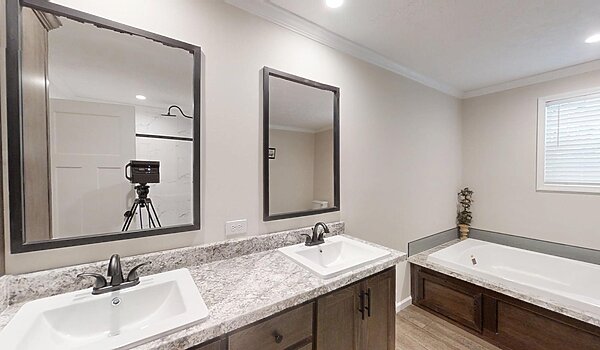 Ascend / The Valencia 2850H32 Lot #4 Interior 79859