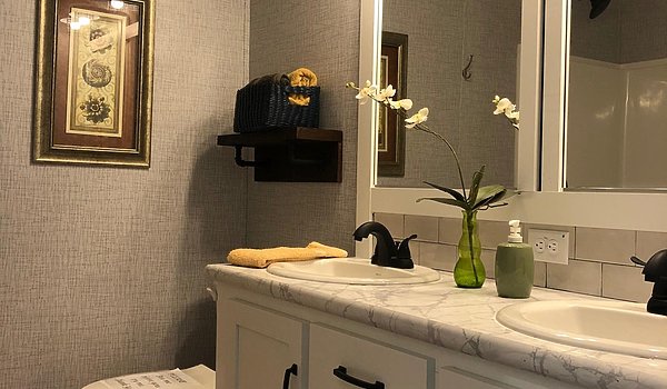 Keystone / The Magnum 76 KH30764M Bathroom 23168