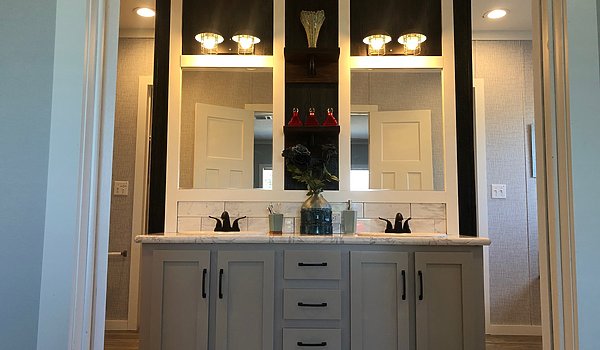 Keystone / The Magnum 76 KH30764M Bathroom 23165