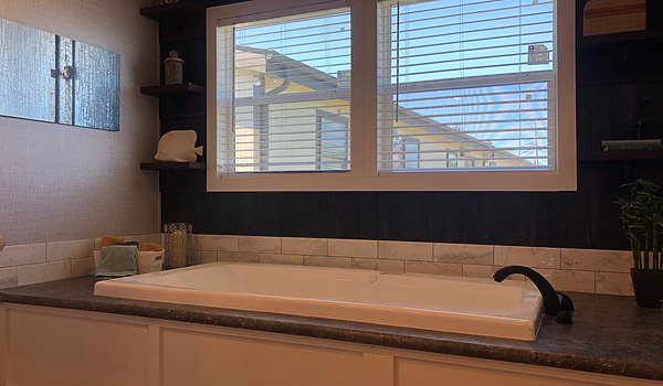 Keystone / The Magnum 76 KH30764M Bathroom 23167