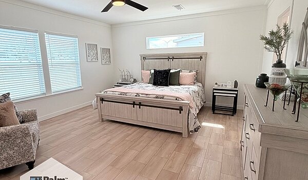 STUNNING DETAIL / Luxe Haven II  32643A Interior 87253