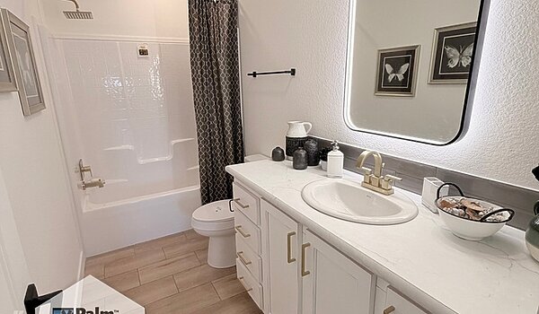 STUNNING DETAIL / Luxe Haven II  32643A Interior 87258