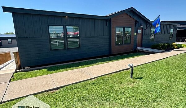 STUNNING DETAIL / Luxe Haven II  32643A Exterior 87244