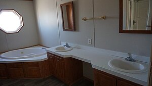 Highland / Highland 28x68 (203113) Bathroom 84332