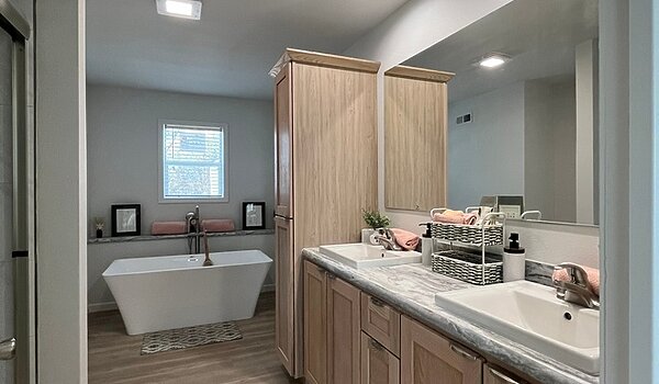 Landmark Series / Willowood 9L32764B (2LM1023-V) Interior 89780