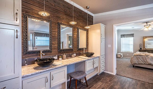 Vista Ridge / The La Belle 320VR41764D Bathroom 23858