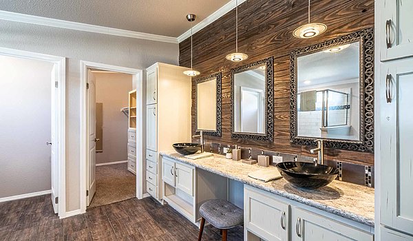 Vista Ridge / The La Belle 320VR41764D Bathroom 23861