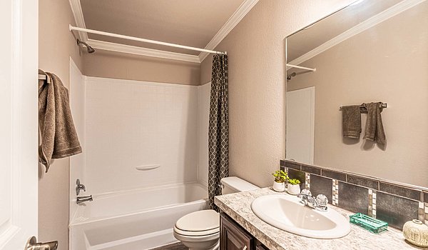 Vista Ridge / The La Belle 320VR41764D Bathroom 23863