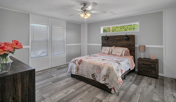 Palm Harbor / Valu Premier - The Monster House! 32684G Interior 82636