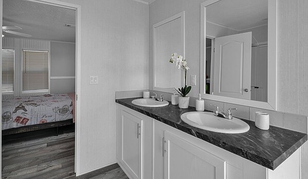 Palm Harbor / Valu Premier - The Monster House! 32684G Interior 82638
