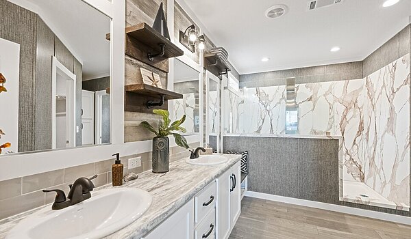 Horizon ~ OF ~ $aving$ / The Horizon 56 KH30563Z Interior 82570