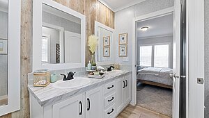 Sheridan 52 / SAVE BIG ! PRICE SLASHED BY $39,000!! 1 LEFT IN STOCK Bathroom 67792