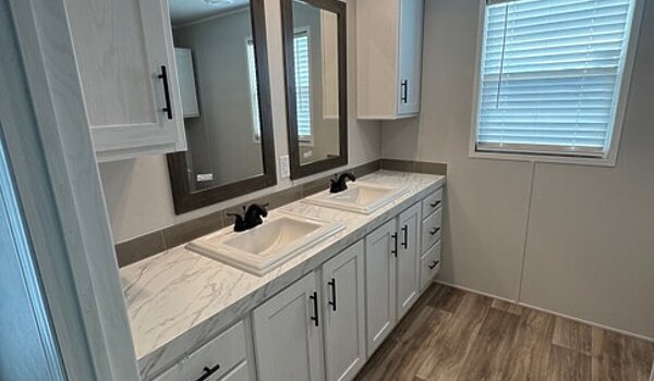 Landmark Series / 16763N Interior 82523