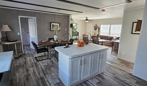 THIS PRICE WON'T LAST LONG - ONLY 1 LEFT!! / 28483P Interior 87624