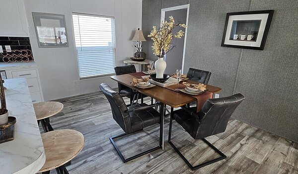 THIS PRICE WON'T LAST LONG - ONLY 1 LEFT!! / 28483P Interior 87625