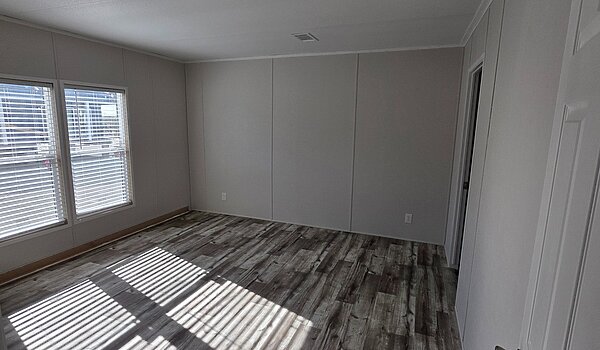 THIS PRICE WON'T LAST LONG - ONLY 1 LEFT!! / 28483P Interior 87626