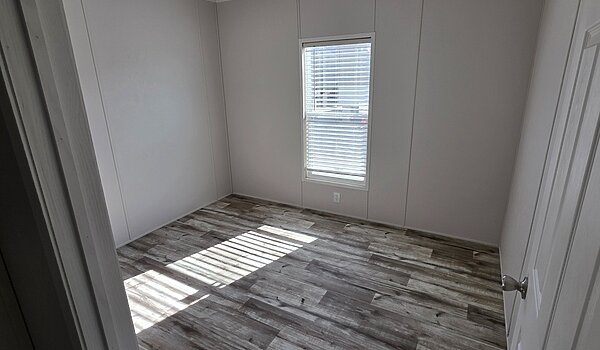 THIS PRICE WON'T LAST LONG - ONLY 1 LEFT!! / 28483P Interior 87627