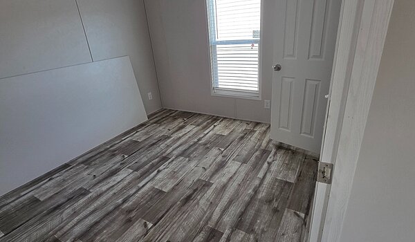 THIS PRICE WON'T LAST LONG - ONLY 1 LEFT!! / 28483P Interior 87628