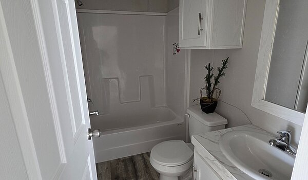 THIS PRICE WON'T LAST LONG - ONLY 1 LEFT!! / 28483P Interior 87631