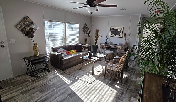 THIS PRICE WON'T LAST LONG - ONLY 1 LEFT!! / 28483P Interior 87617