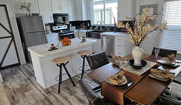 THIS PRICE WON'T LAST LONG - ONLY 1 LEFT!! / 28483P Interior 87619