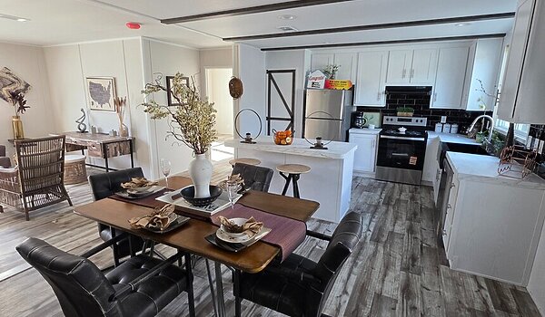 THIS PRICE WON'T LAST LONG - ONLY 1 LEFT!! / 28483P Interior 87620