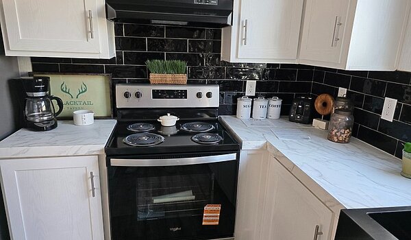 THIS PRICE WON'T LAST LONG - ONLY 1 LEFT!! / 28483P Interior 87622