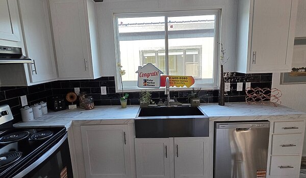 THIS PRICE WON'T LAST LONG - ONLY 1 LEFT!! / 28483P Interior 87623