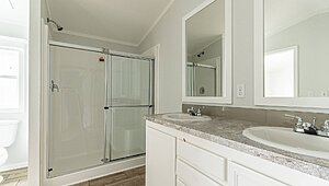 Emerald Singlewide / EM16763B Bathroom 81779