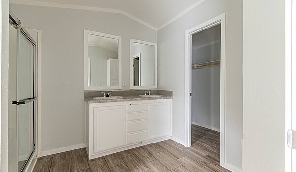 Emerald Singlewide / EM16763B Bathroom 81780
