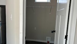 Champion Singles / Sierra 1676H32A6M (with Glamour Bath!) $103,900 Interior 89902