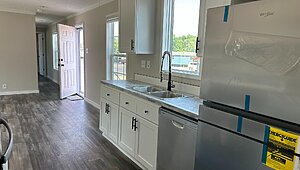 Champion Singles / Sierra 1676H32A6M (with Glamour Bath!) $103,900 Interior 89895
