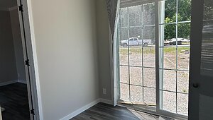 Champion Singles / Sierra 1676H32A6M (with Glamour Bath!) $103,900 Interior 89897