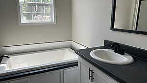 Champion Singles / Sierra 1676H32A6M (with Glamour Bath!) $103,900 Interior 89915
