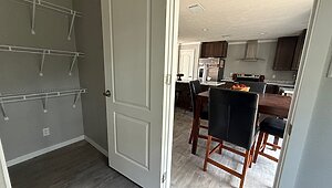 New Vision / The Suite Sara Interior 83045