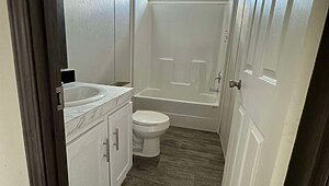 Mobile Homes For Less / The Creek Bathroom 75530