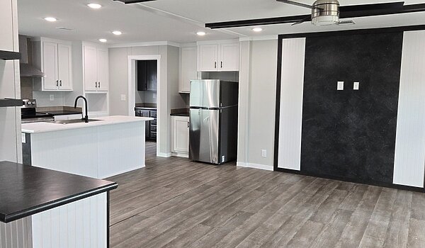 Vivid 450AO28603N / **CALL FOR PRICING** Interior 90776