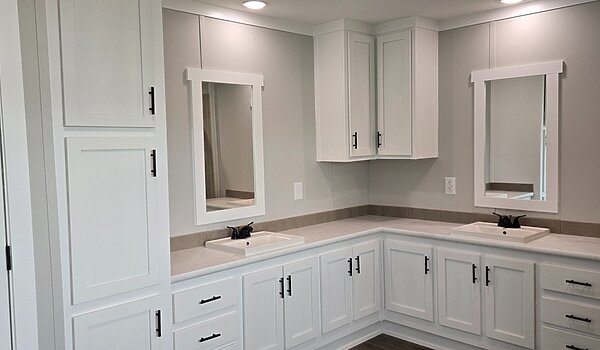 Vivid 450AO28603N / **CALL FOR PRICING** Interior 90781