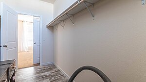 Champion Homes / Yosemite YS5643R Interior 80914
