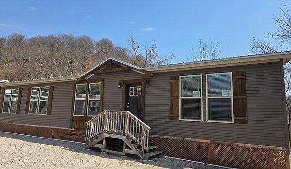 Lot #3 / Signature Series The Oasis DVHBSS-8414C Exterior 88462
