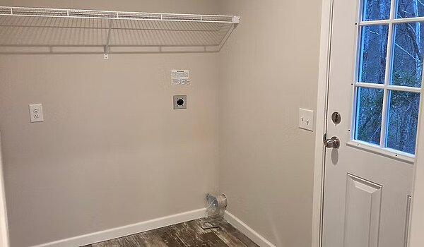 Lot #7 / Skyline D660 Interior 88505