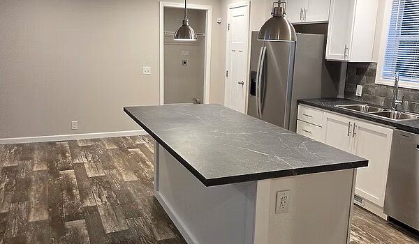 Lot #7 / Skyline D660 Interior 88497