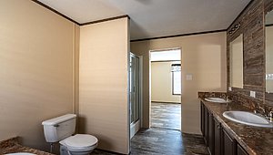 Champion Homes / 8500 Bathroom 14725