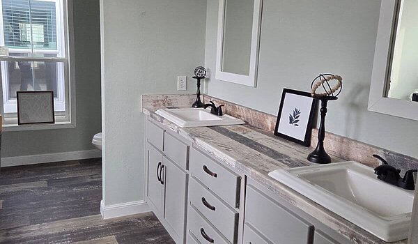 END OF THE YEAR SPECIAL / PRI3264-2005 Interior 85373