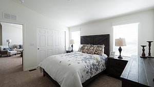 Home Outlet Series / The Clairmont Bedroom 14004